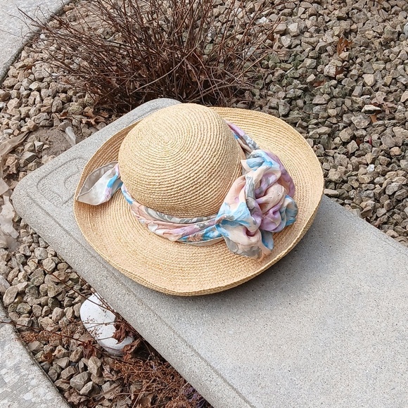 HELEN KAMINSKI 100% RAFFIA HAT, Elegant Straw Hat  NWOT